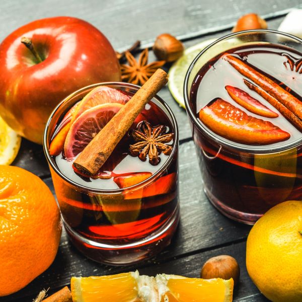 Seasonal Sips: Fall Cocktails and Warm Beverages to Savor